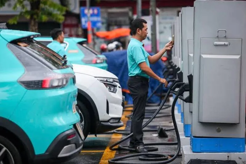 Bên cạnh lợi ích, người mua cần tính kỹ hạ tầng sạc, thời gian sạc và giá trị bán lại trước khi chọn ô tô điện.