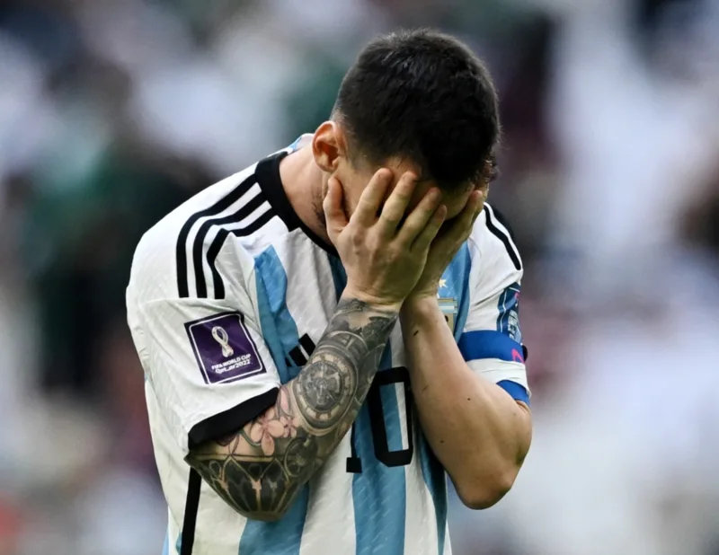 Messi và Argentina vượt qua áp lực vòng bảng sau cú sốc thua Saudi Arabia ở trận mở màn